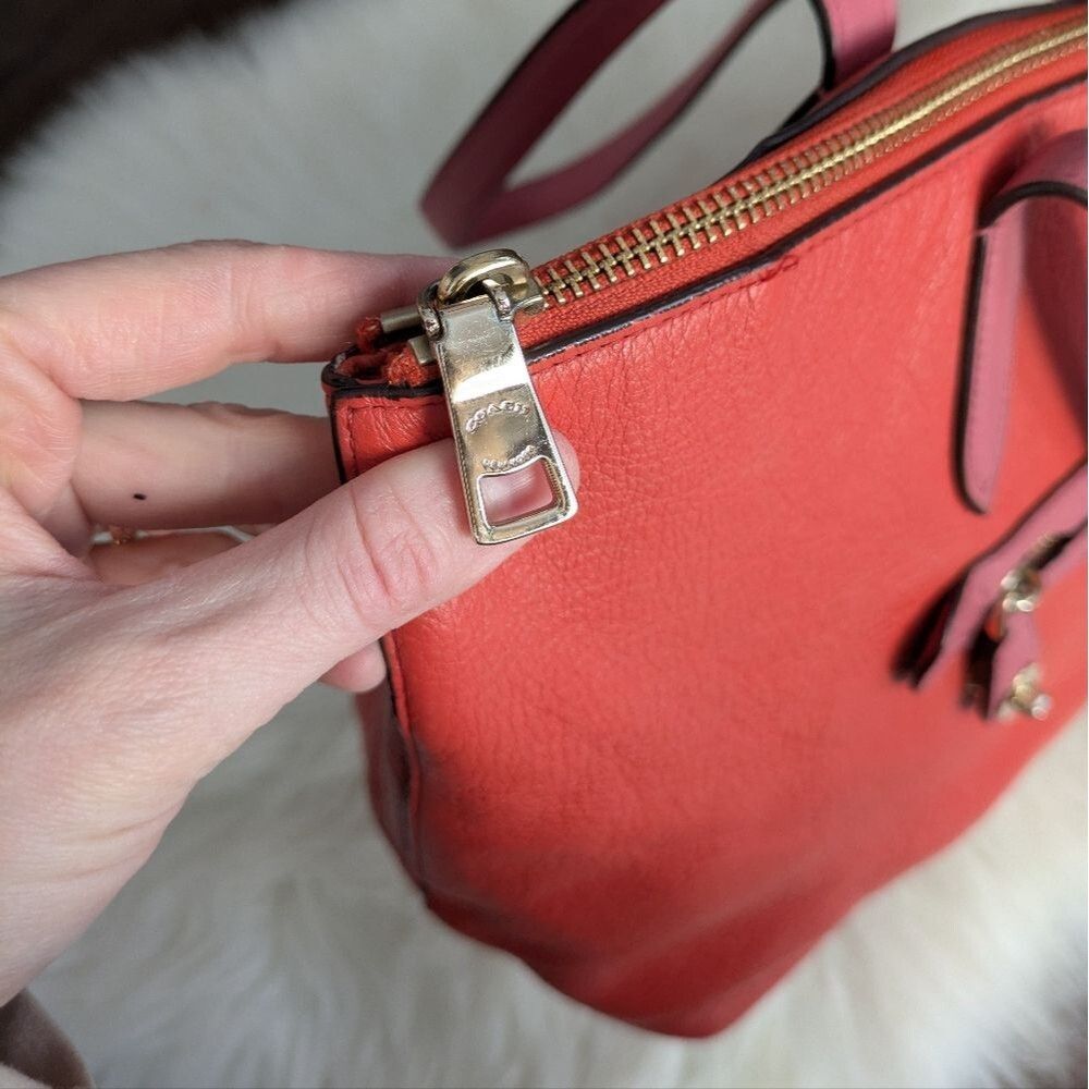 Coach Taylor pink red coral zipper clasp shoulder bag tote - Picture 13 of 16